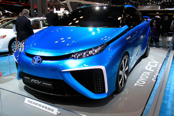 TOYOTA-Fuel-Cell-Vehicle-04.jpg